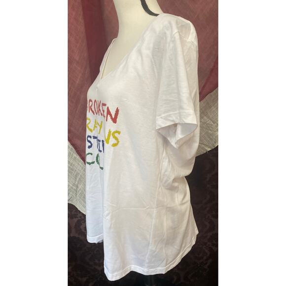 Broken Crayons still Color Tee, size XL - Picture 2 of 6